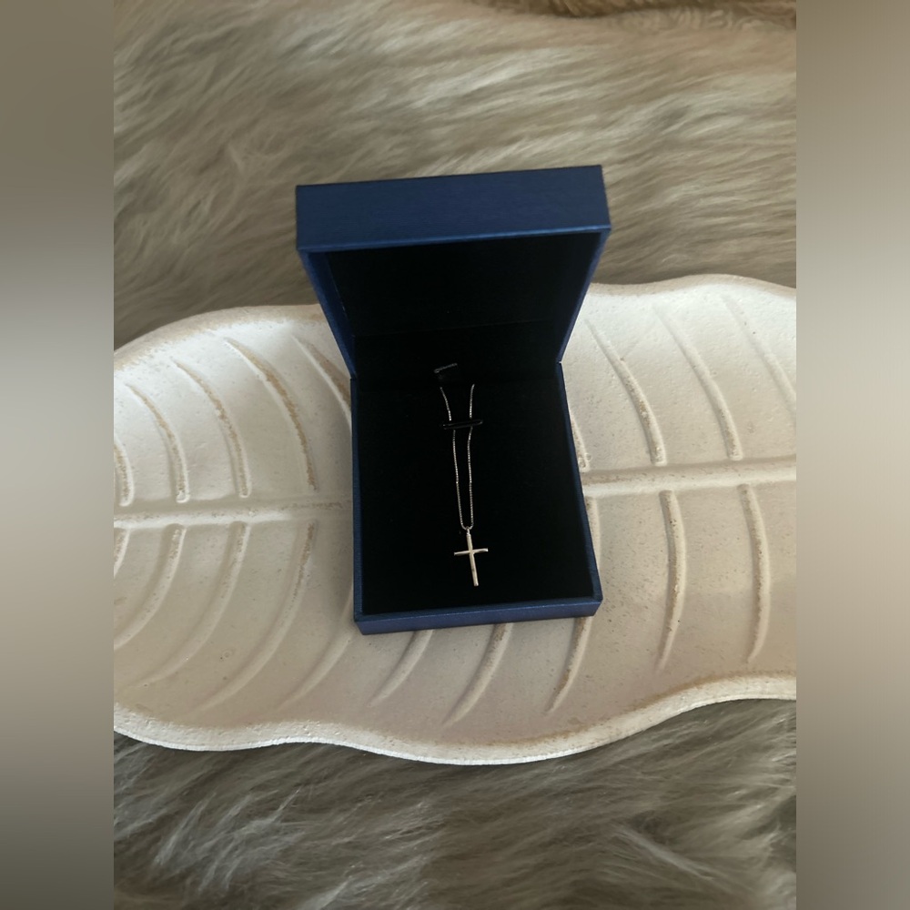 NEW - STERLING SILVER cross pendant necklace